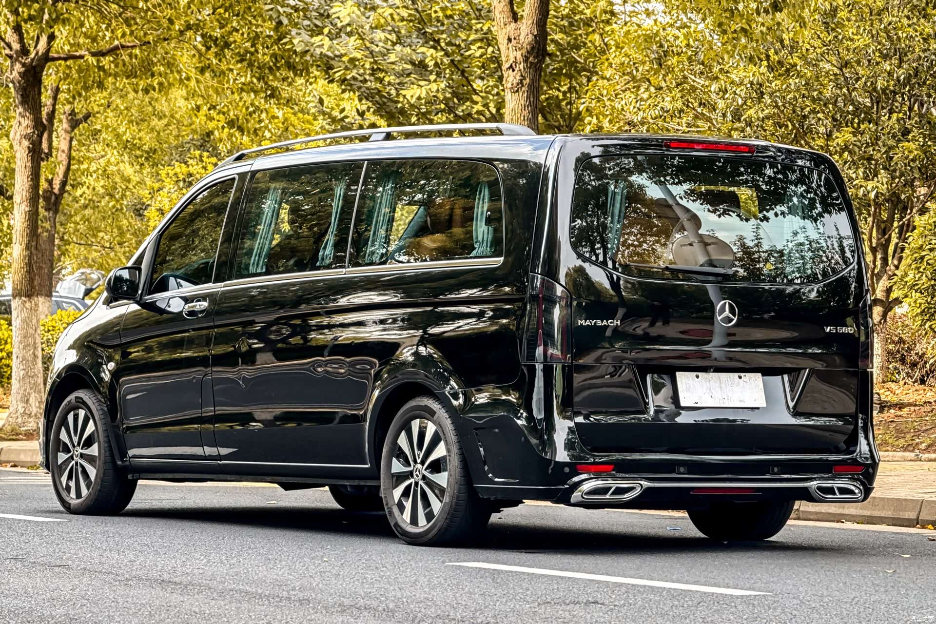 Mercedes-Benz 7, 2022 27