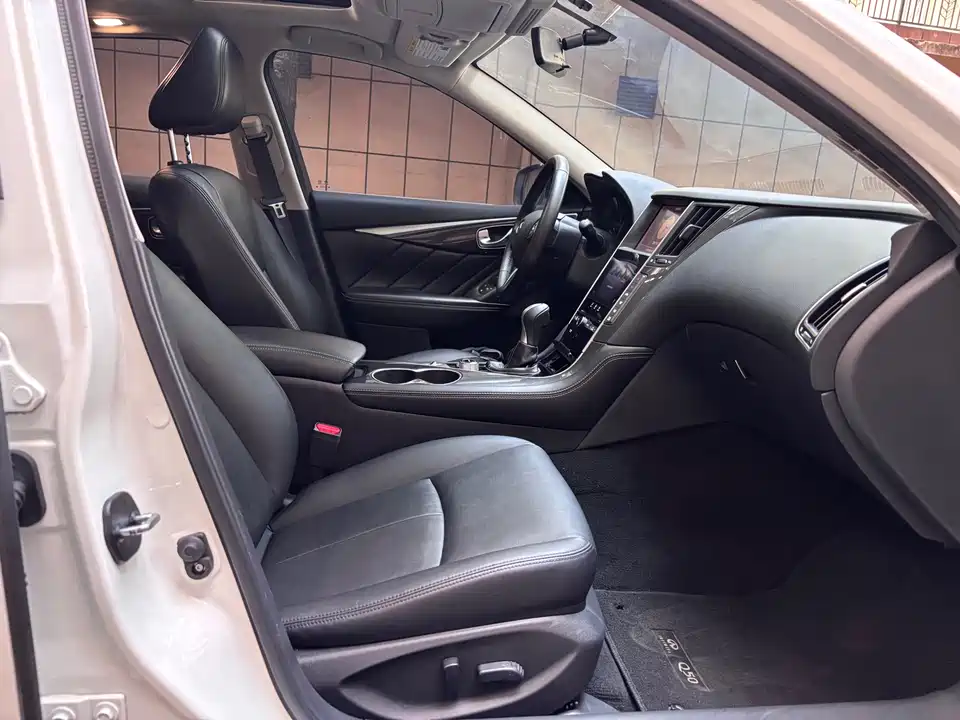 Infiniti Q50L