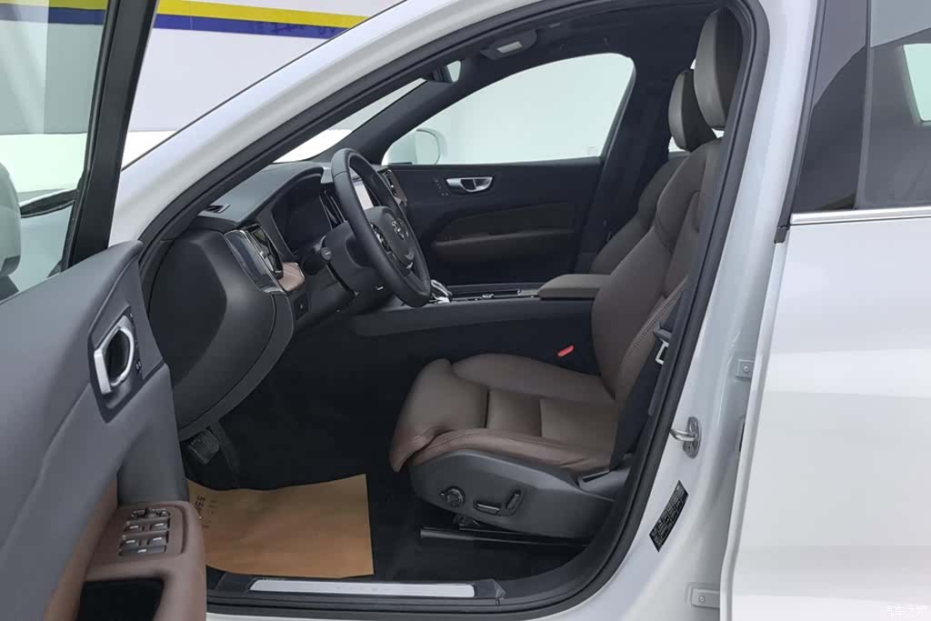 Volvo XC60, 2025 9