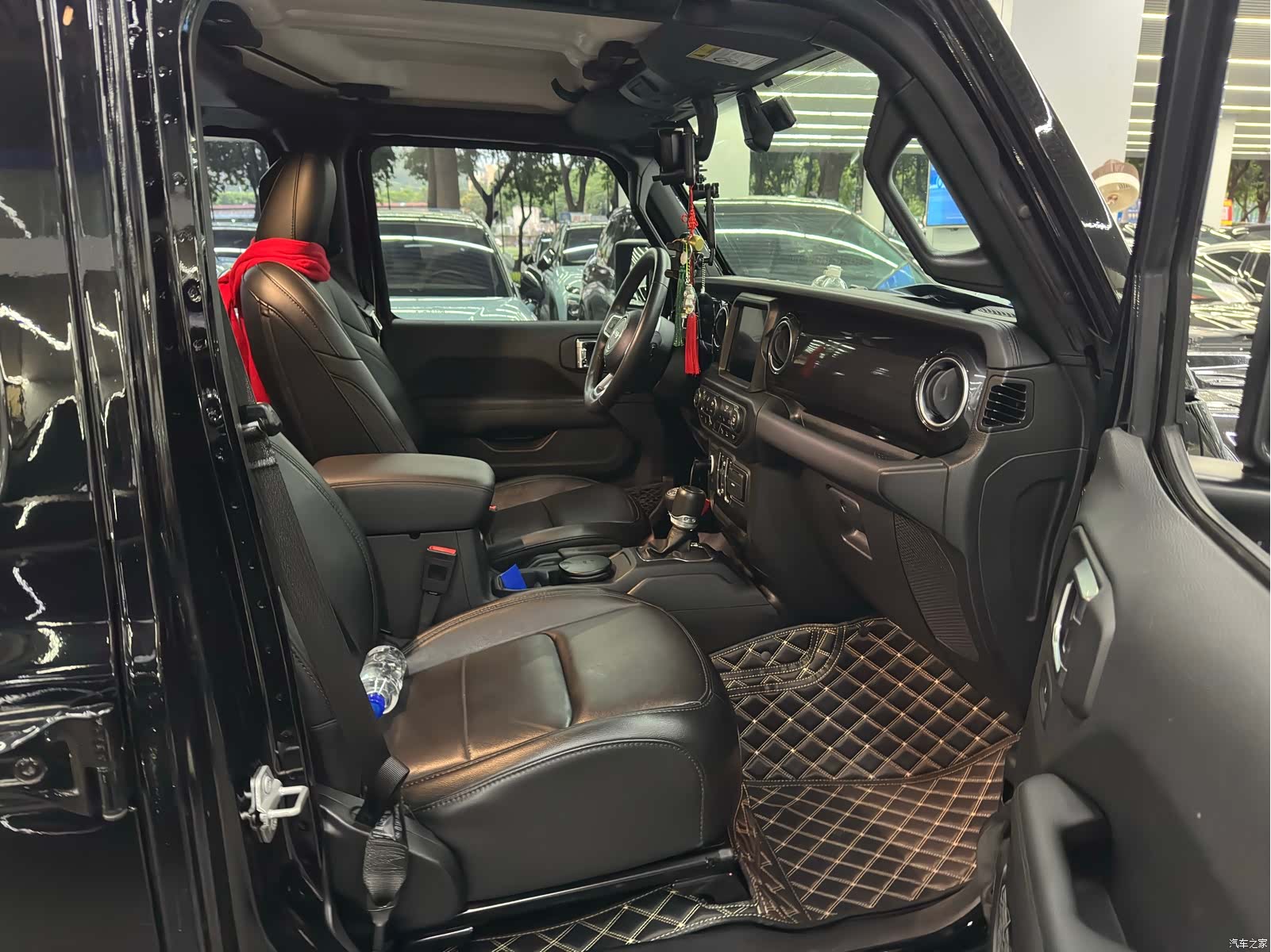 Jeep Wrangler, 2023 12