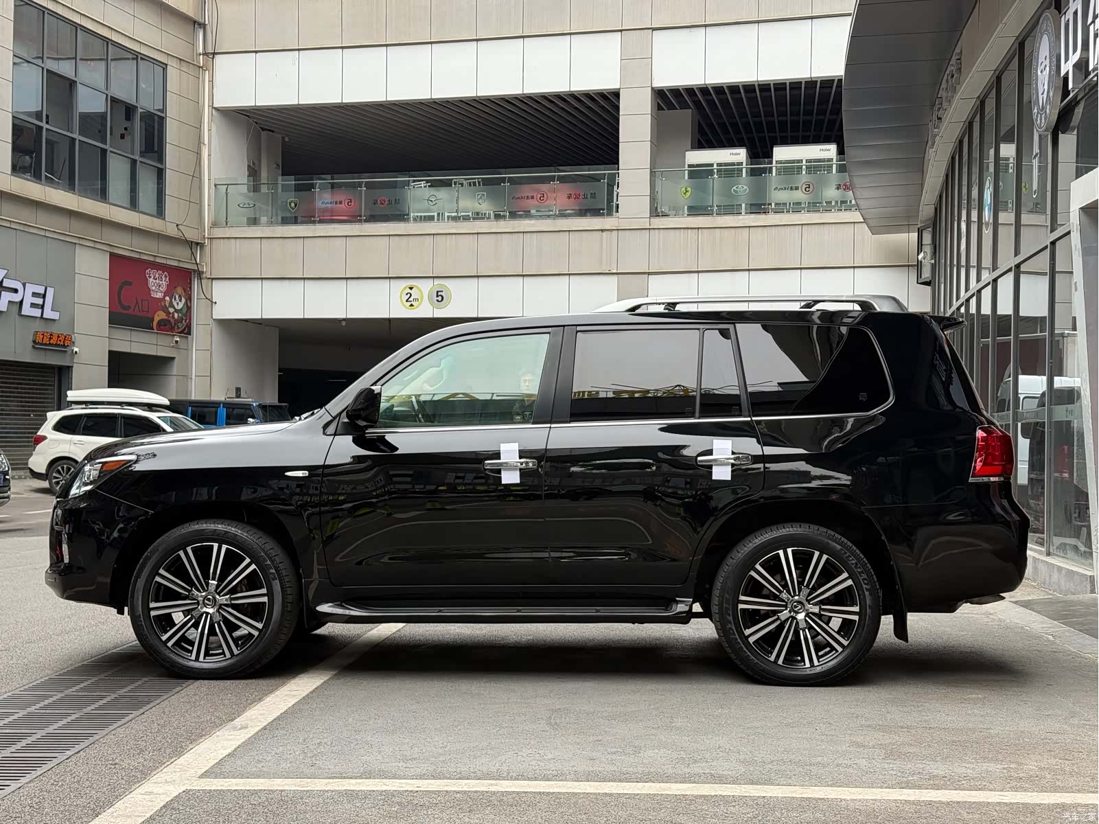 Lexus LX, 2010 3