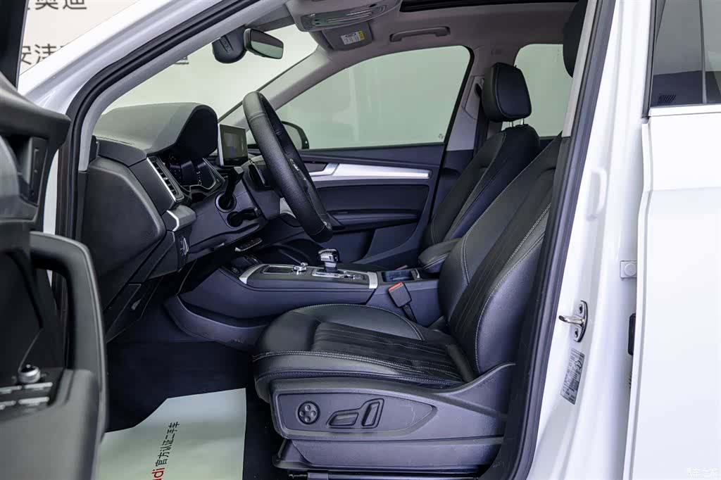 Audi Q5L, 2019 11