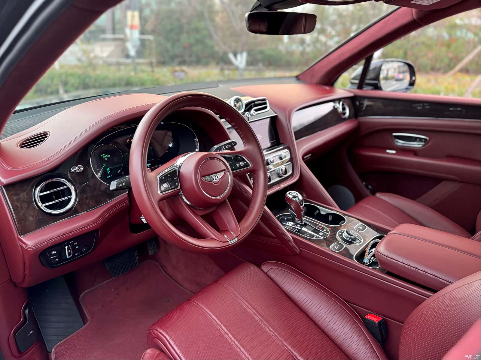 Bentley Bentayga, 2021 все фото