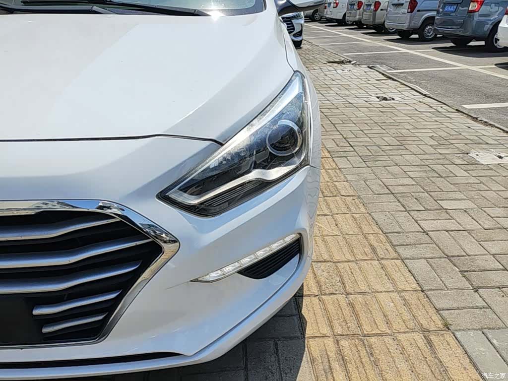 Hyundai DLX, 2017 24