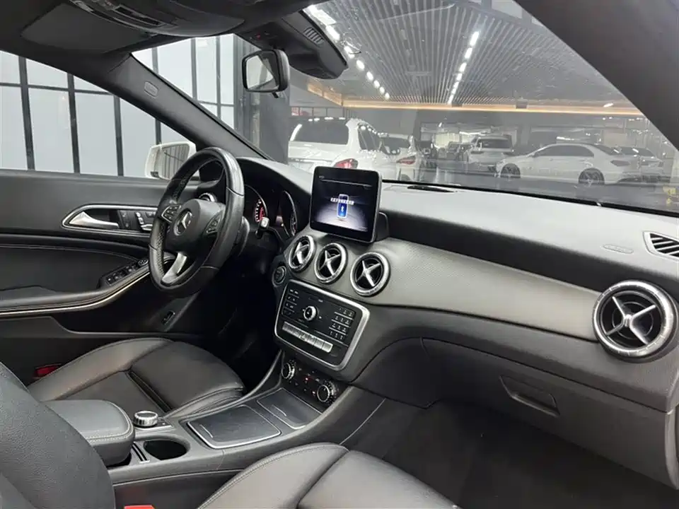 Mercedes-Benz CLA