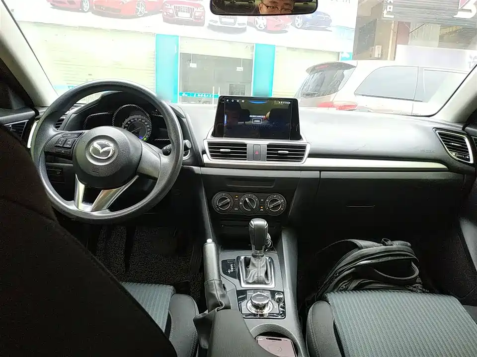 Mazda 3 Angkesaila
