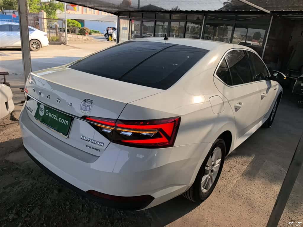 Skoda Superb, 2021 7