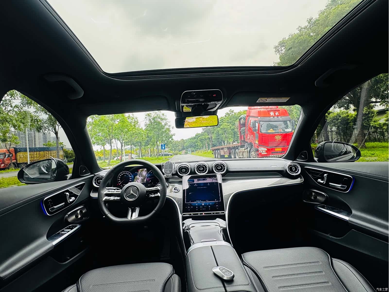 Mercedes-Benz C-Class, 2025 28
