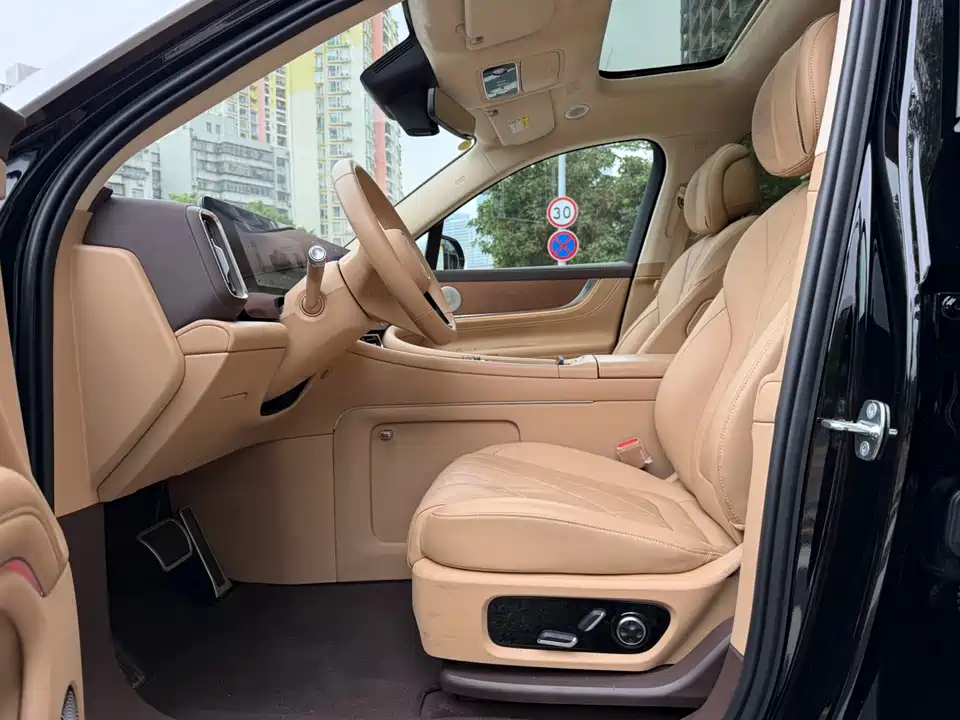 AITO Ask the world M9