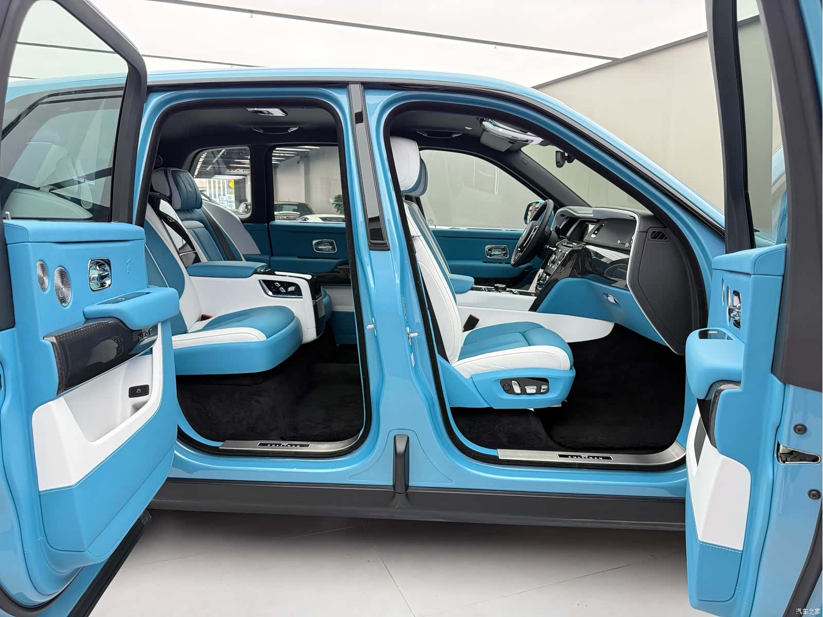 Rolls-Royce Cullinan, 2022 12