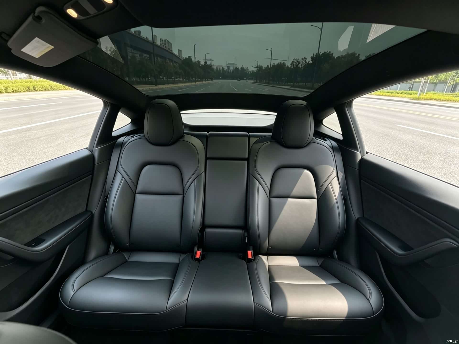 Tesla Model Y, 2021 все фото