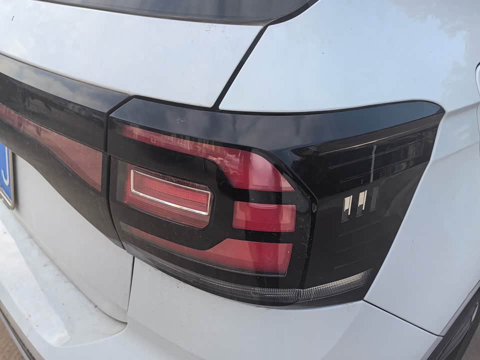 Volkswagen Exploring the shadow