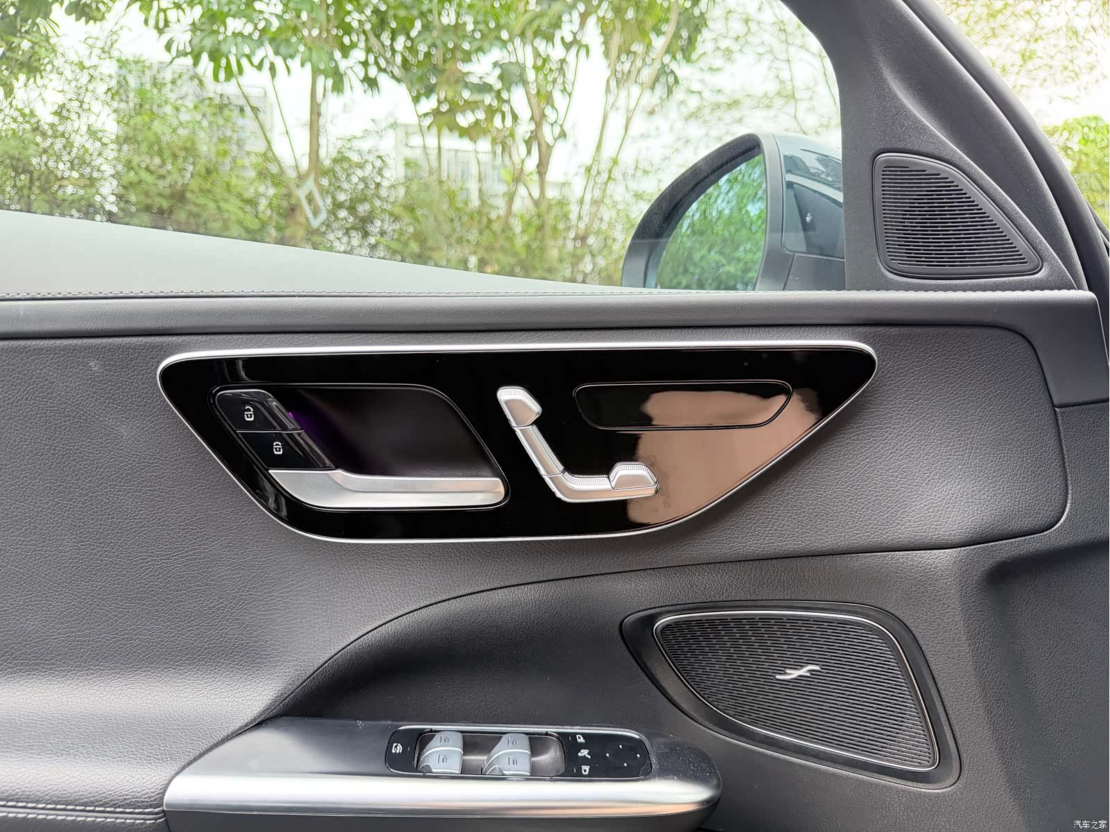 Mercedes-Benz C-Class, 2024 14