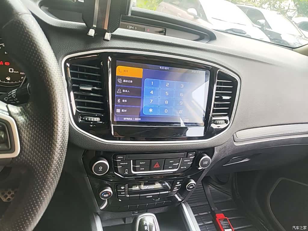 Geely X6, 2017 13
