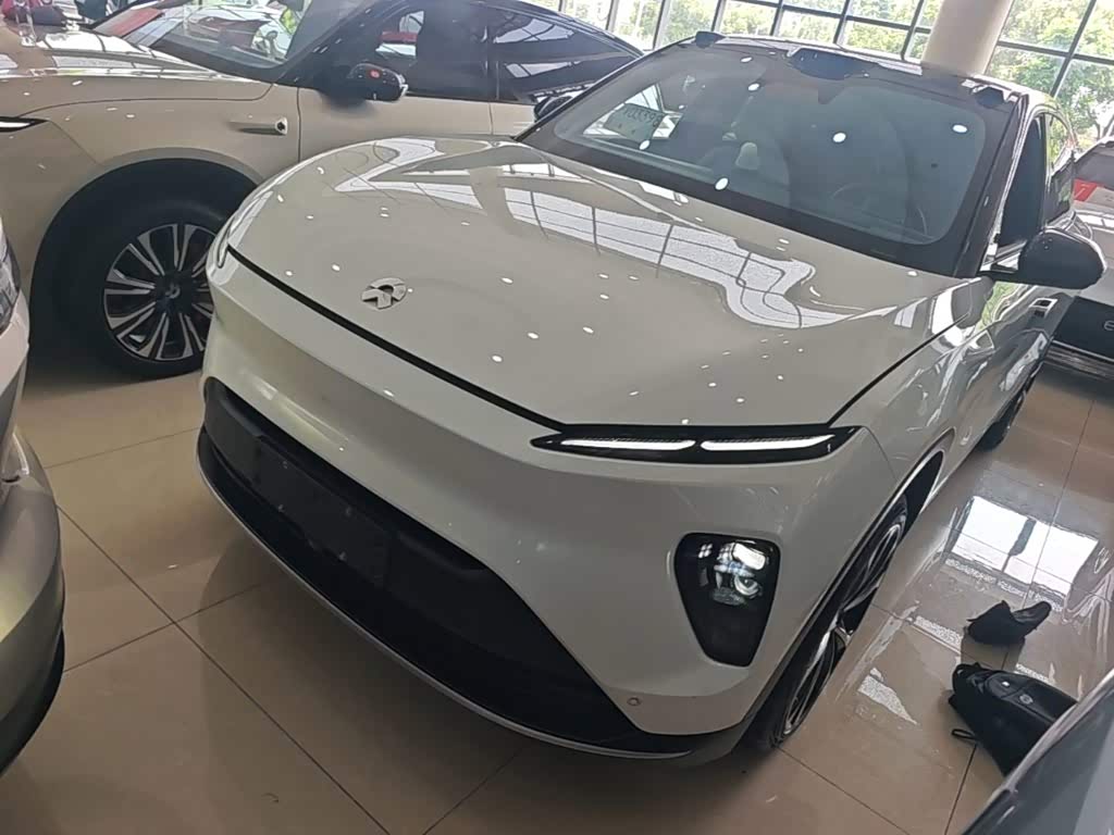 NIO ES8