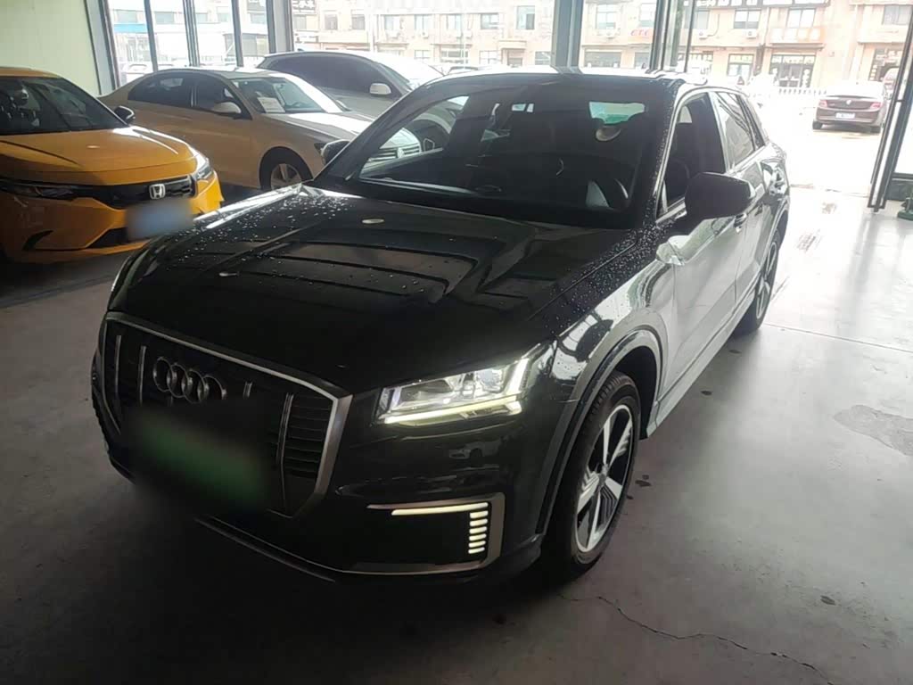 Audi Q2L e-tron