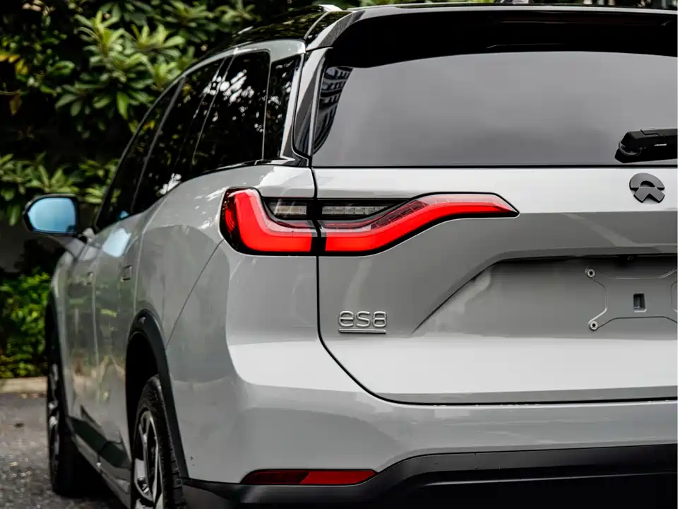 NIO ES8