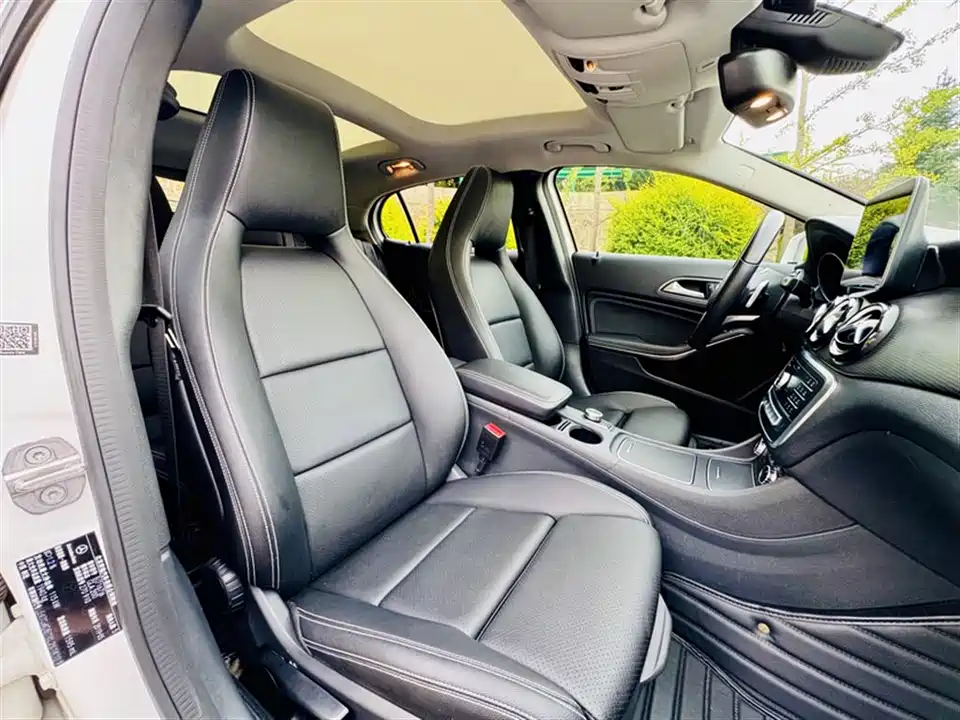 Mercedes-Benz GLA Mercedes-Benz GLA