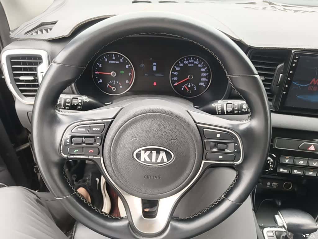 Kia KX5, 2016 11