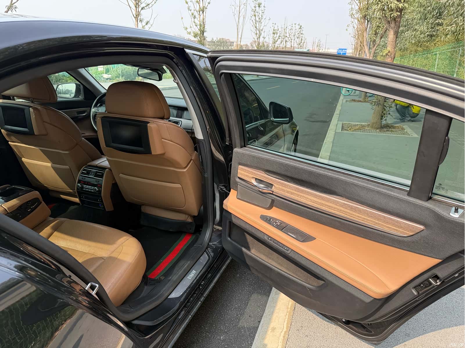 BMW 7 Series, 2011 23