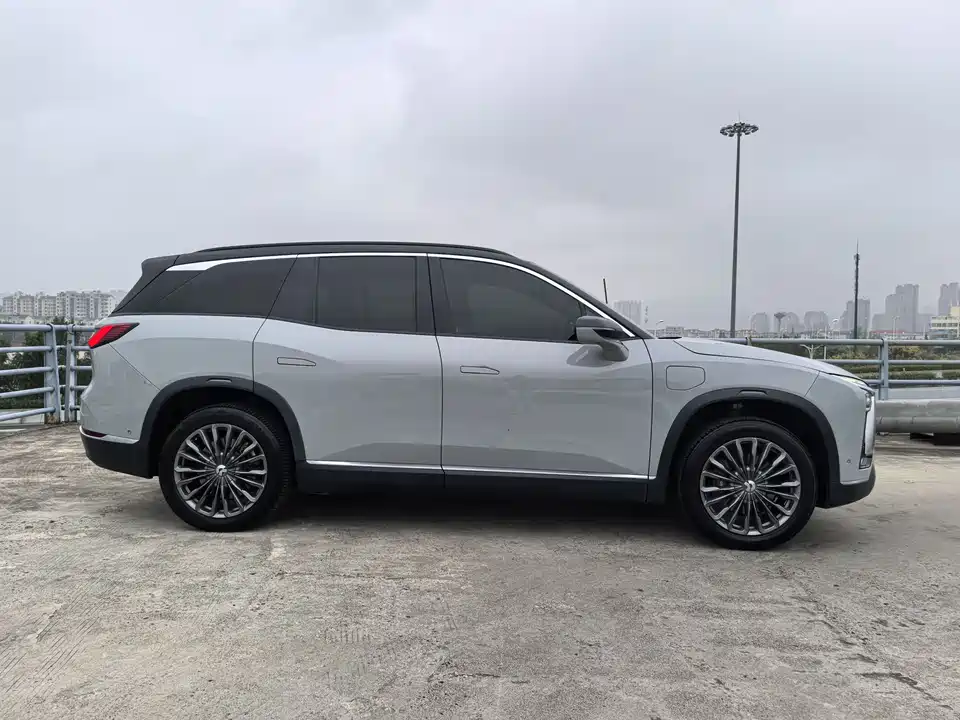 NIO ES8