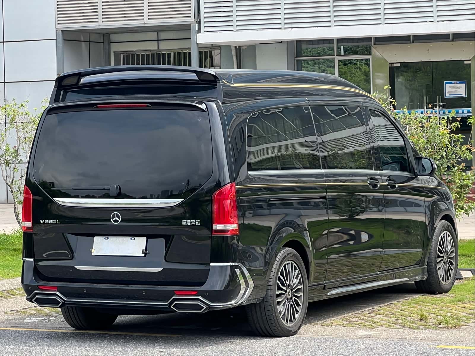 Mercedes-Benz V-Class, 2023 4