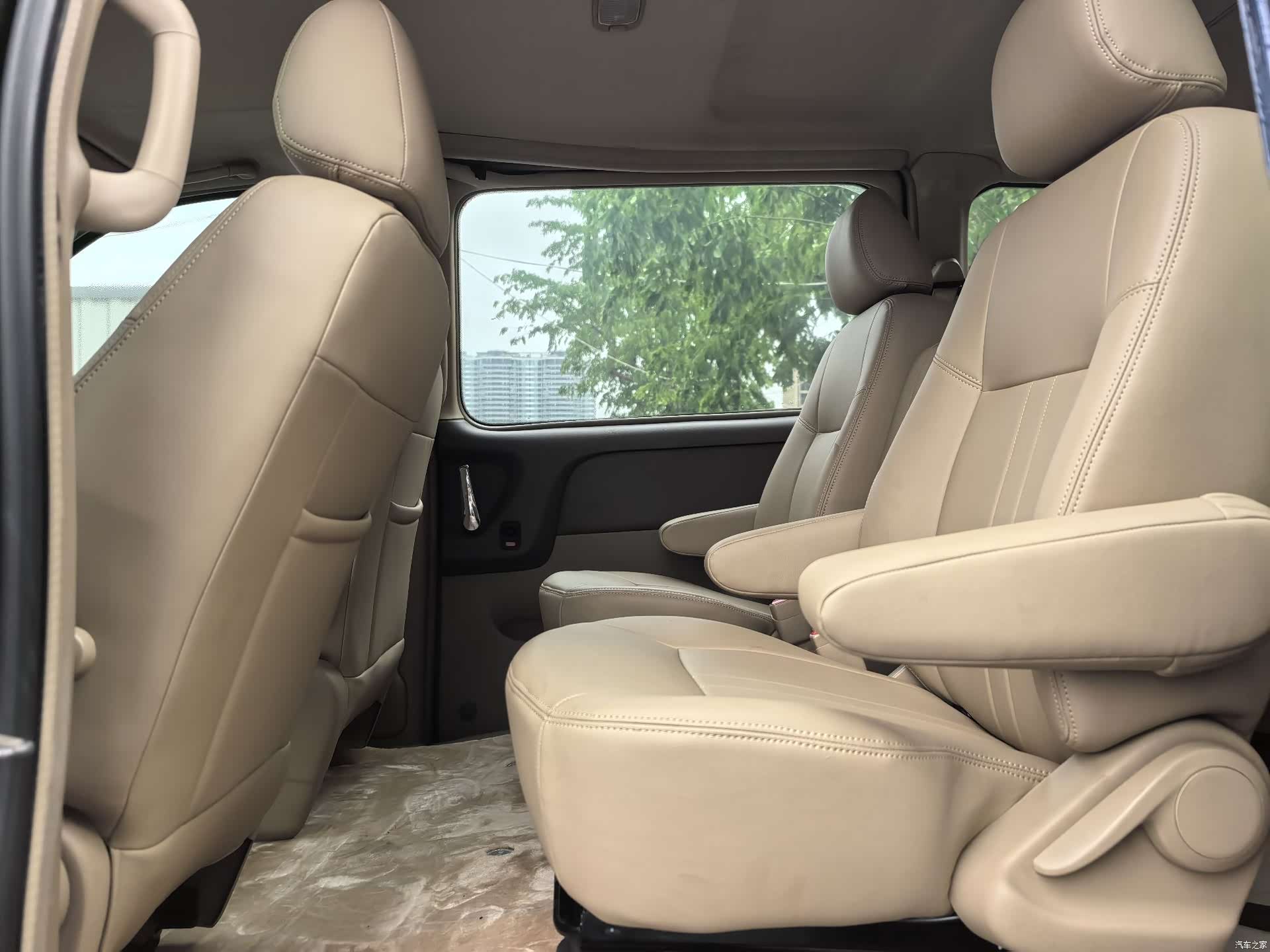 Buick GL8, 2013 4