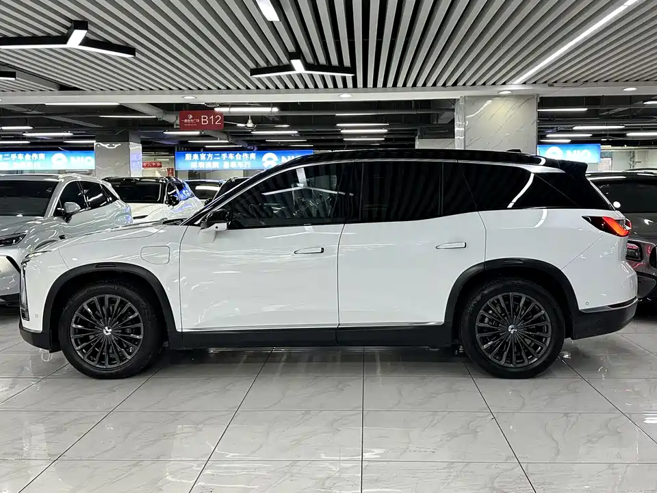 NIO ES8