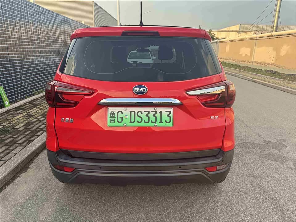 BYD S2