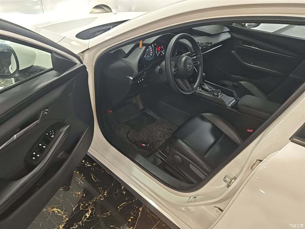 Mazda Mazda3, 2022 16