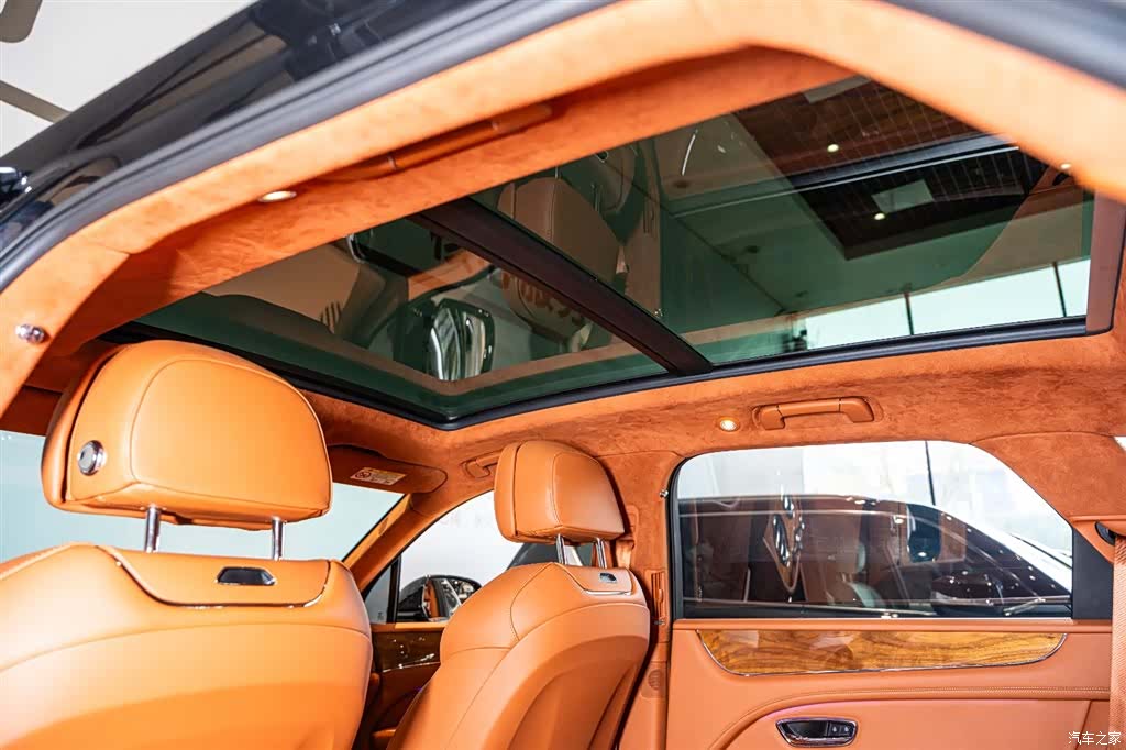 Bentley Bentayga, 2023 11