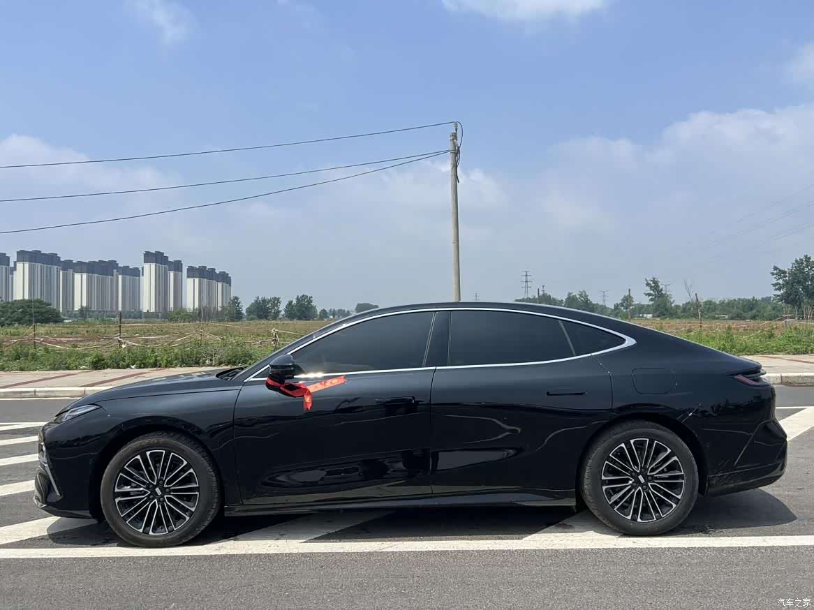 Geely 8, 2025 3