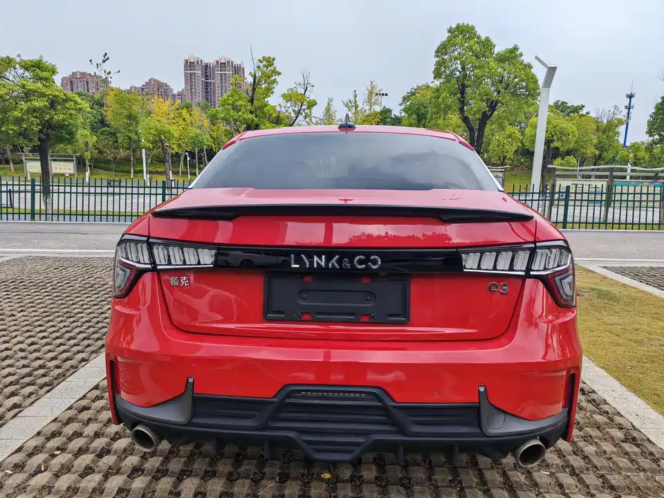 Lynk & Co 03