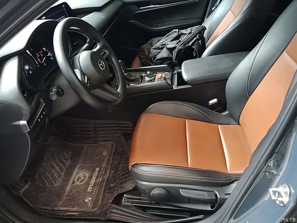 Mazda Mazda3, 2023 11