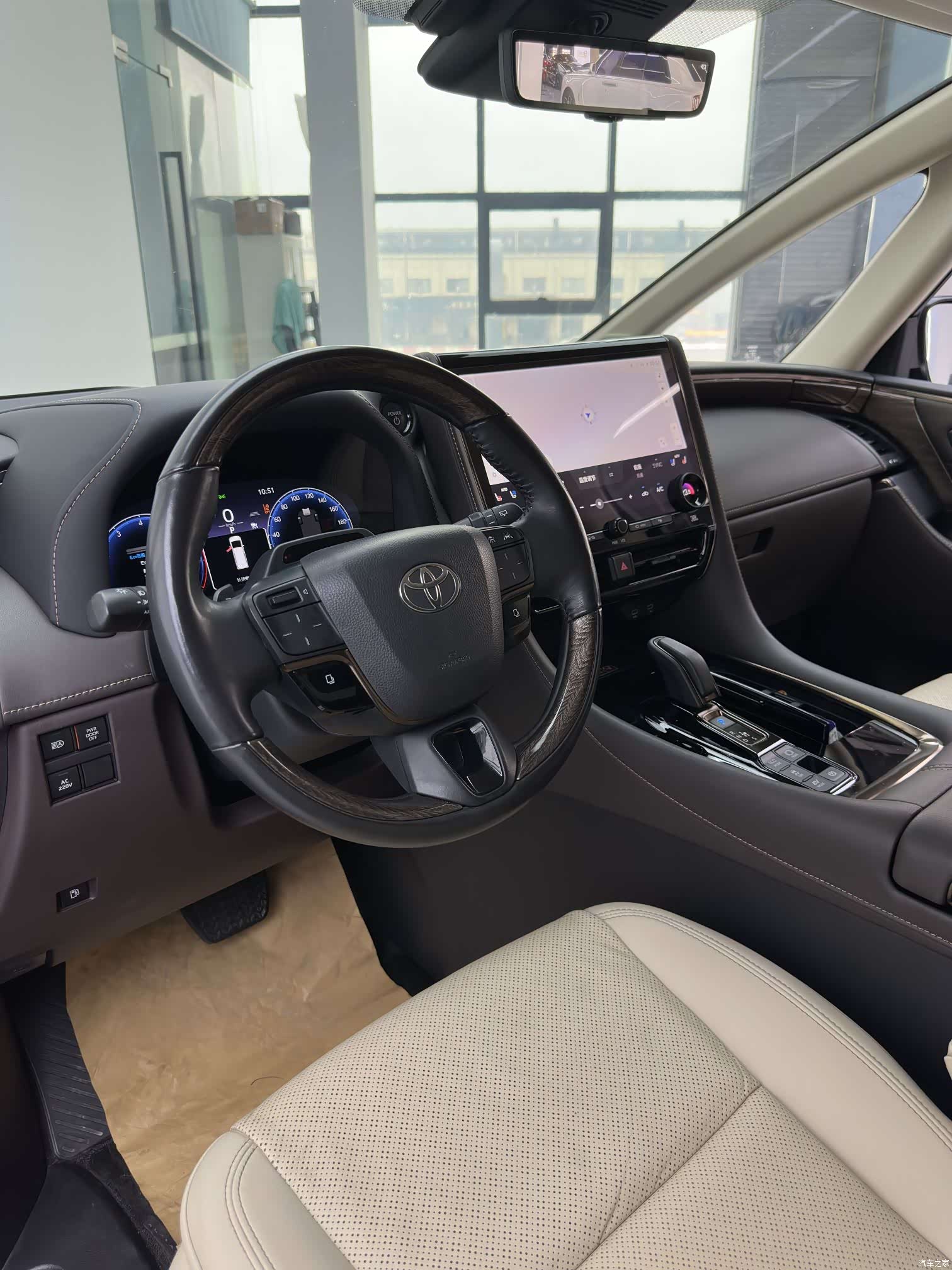 Toyota Alphard, 2024 13