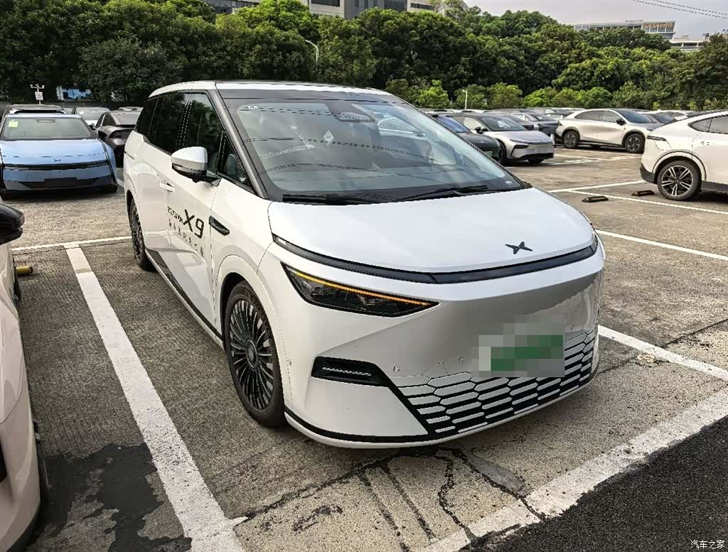Xpeng X9, 2025 2
