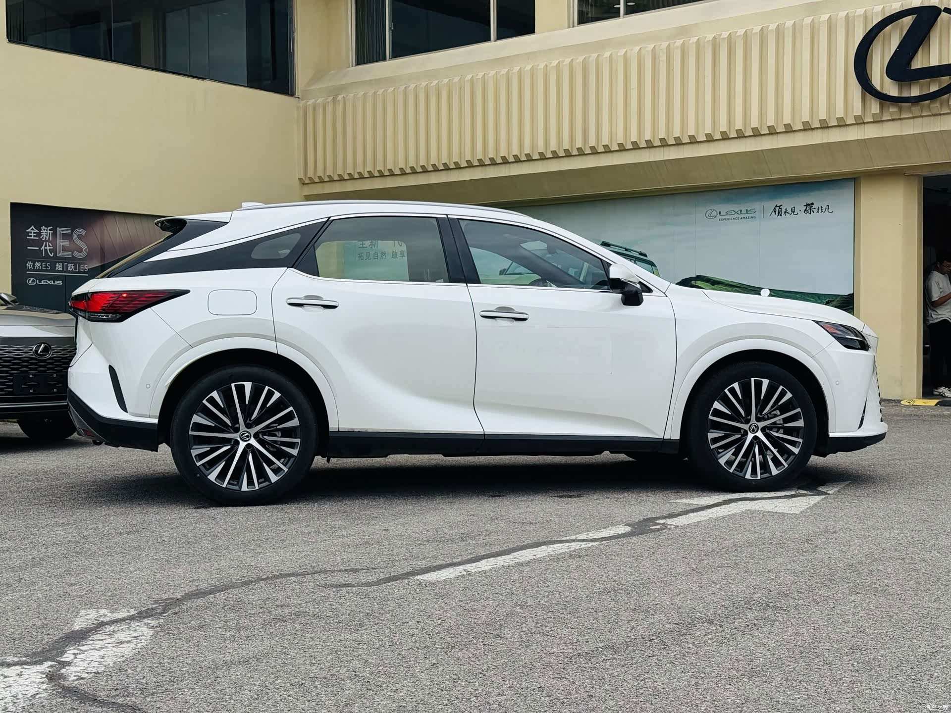 Lexus RX, 2023 9