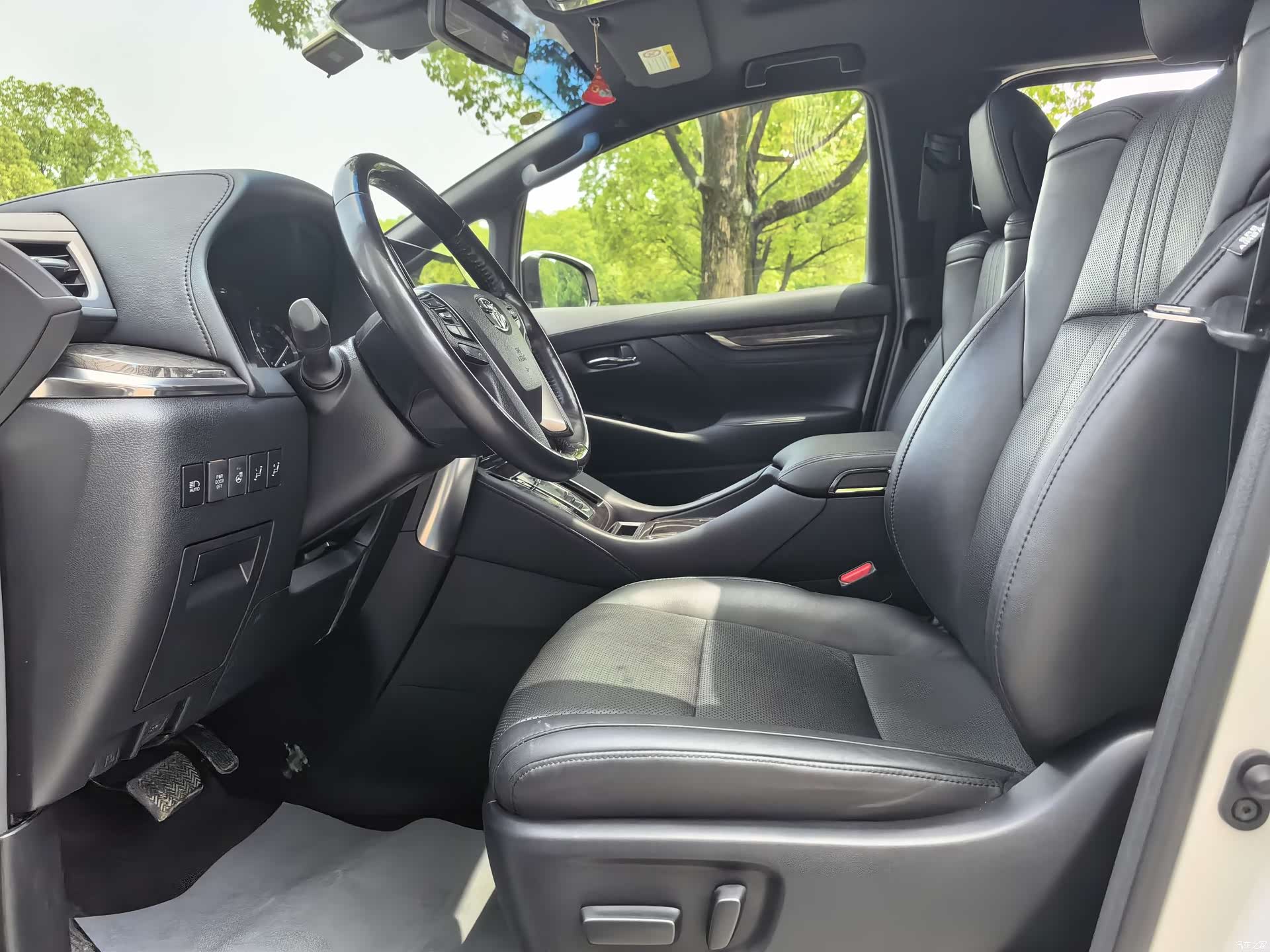 Toyota Alphard, 2021 15