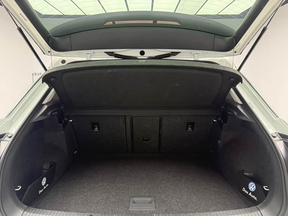 Volkswagen T-ROC exploring Songs