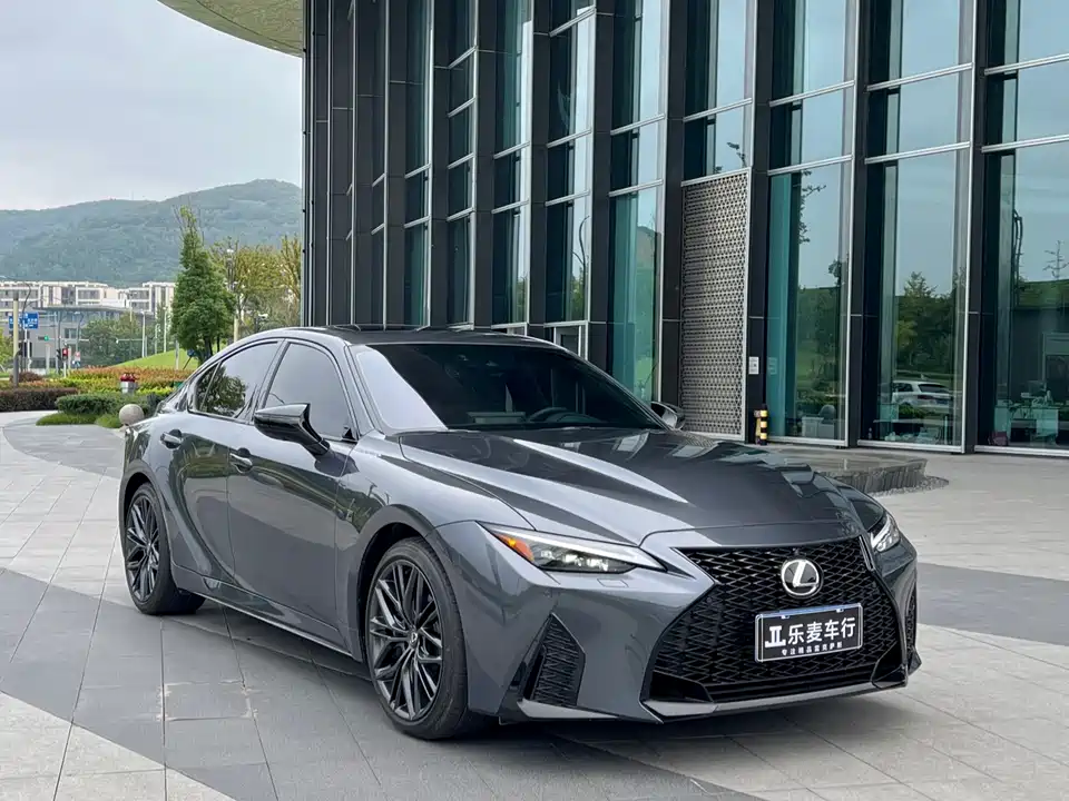 Lexus IS