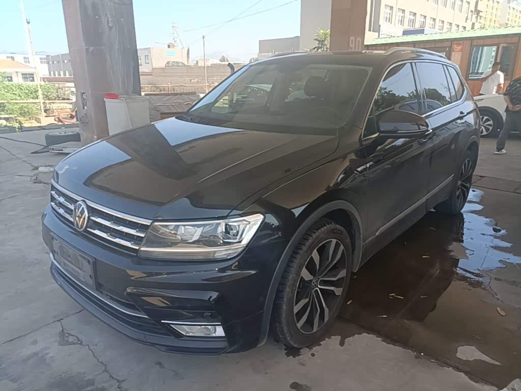 Volkswagen Tiguan L L 2021 330TSI AT R-Line