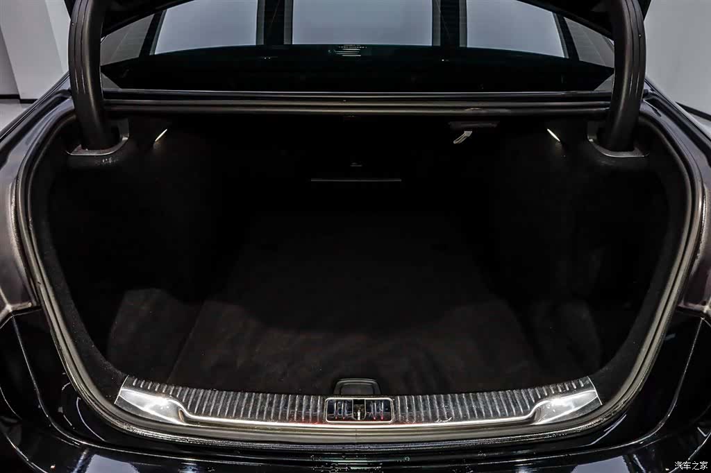 Mercedes-Benz S-Class, 2023 29