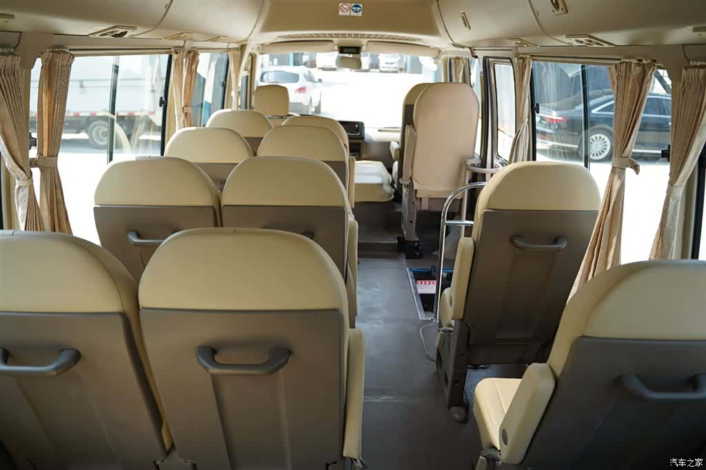 Toyota Coaster, 2016 29