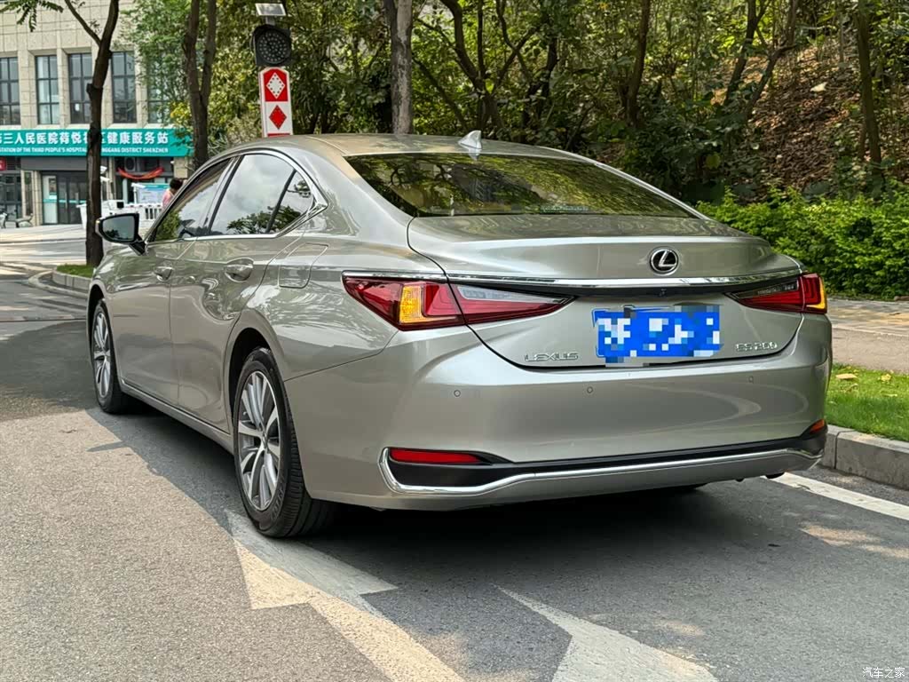 Lexus ES, 2019 9