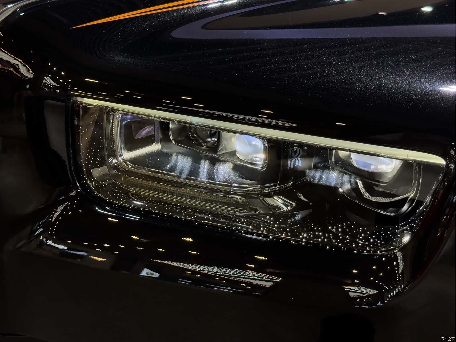 Rolls-Royce Phantom, 2023 все фото