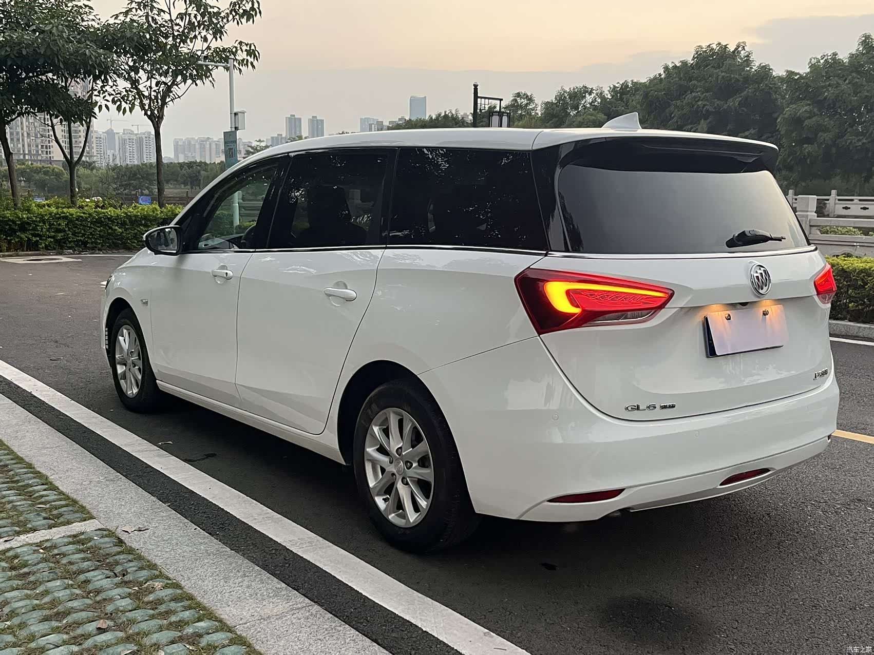 Buick GL6, 2018 4
