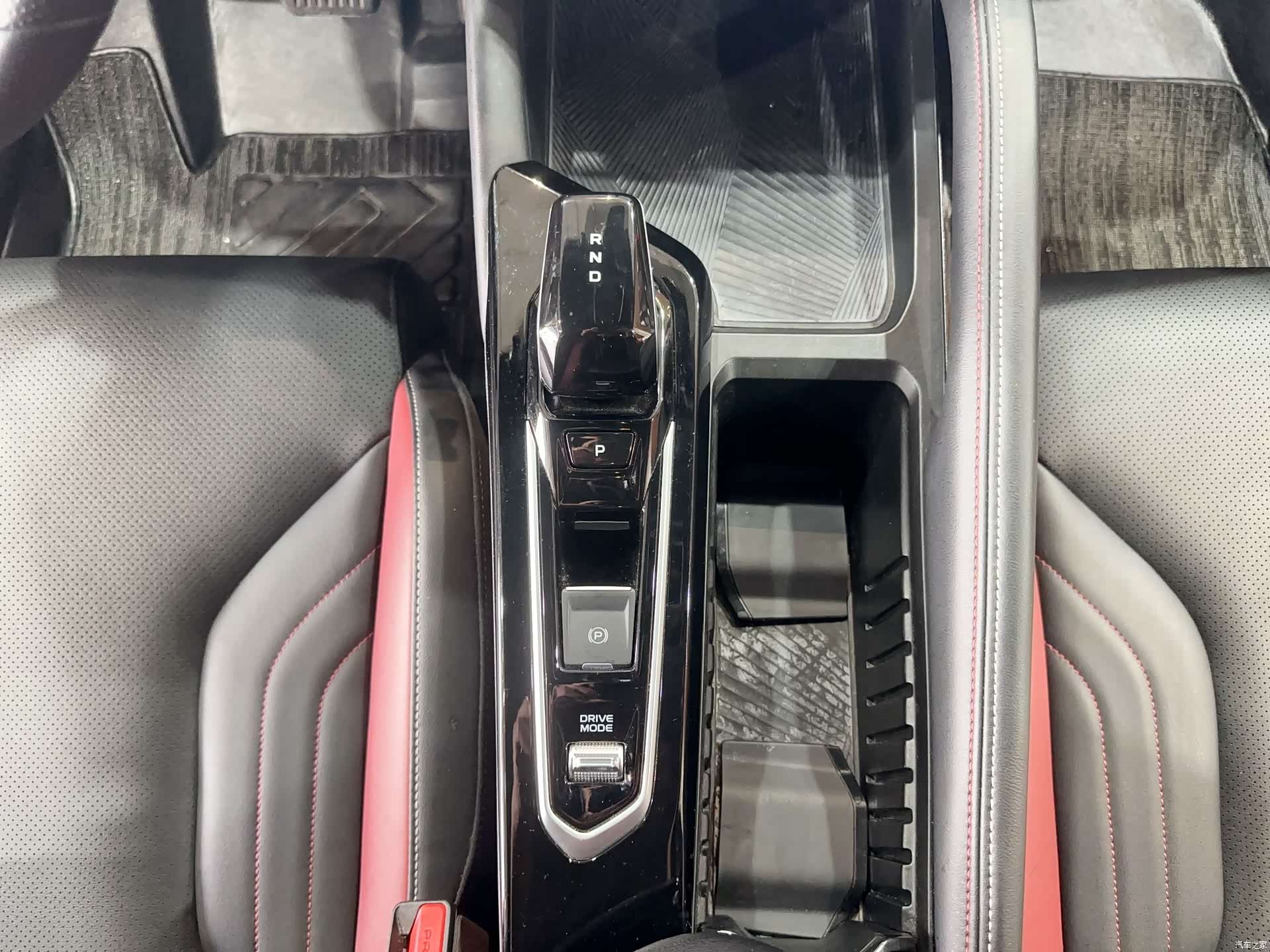 Geely Coolray, 2023 22