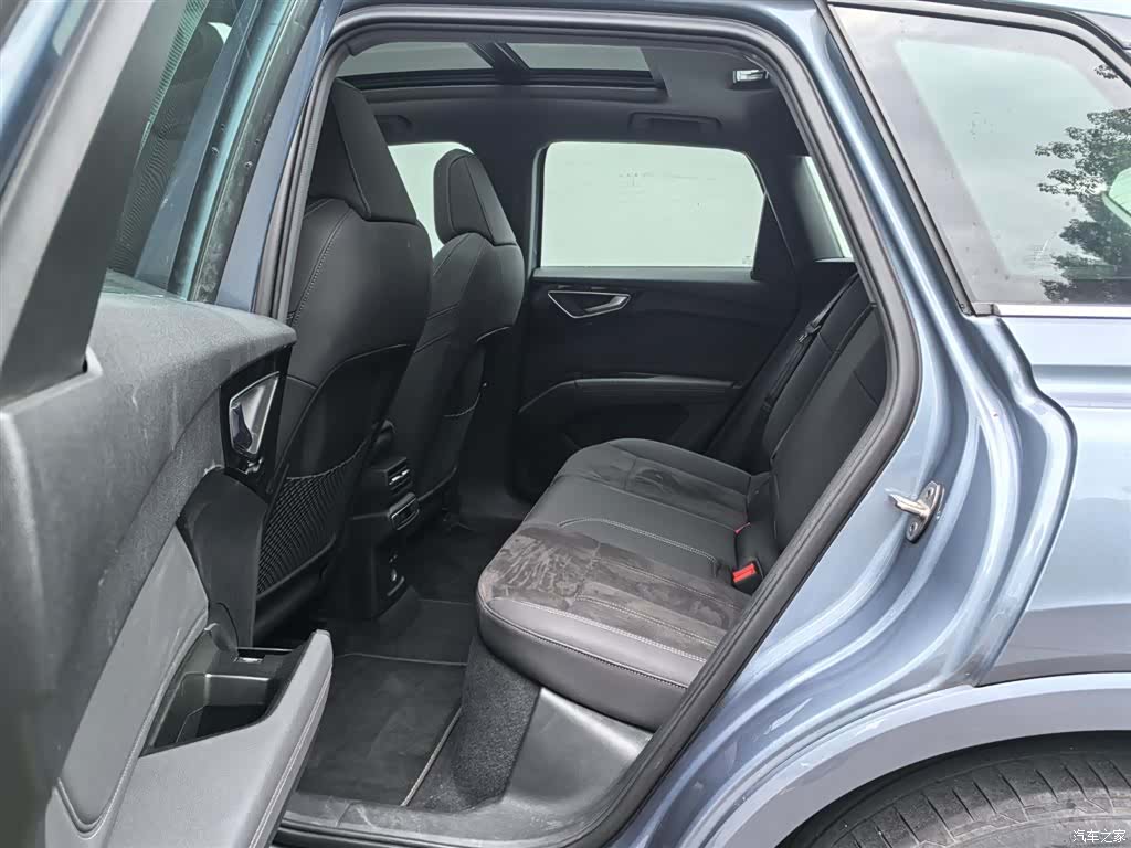 Audi Q4 e-tron, 2023 12