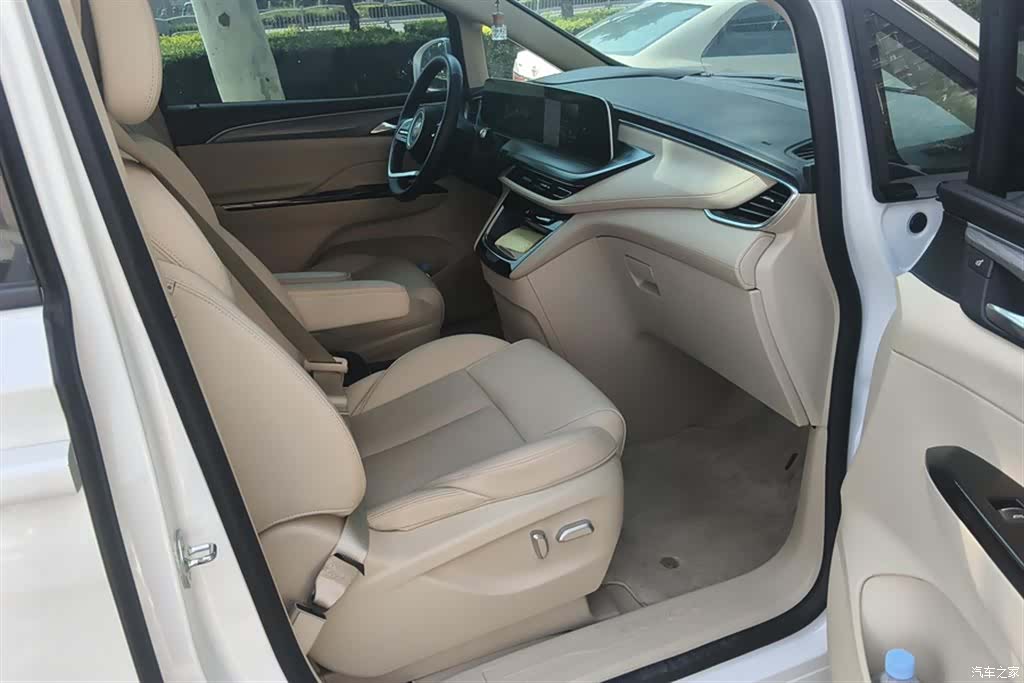 Buick GL8, 2025 8