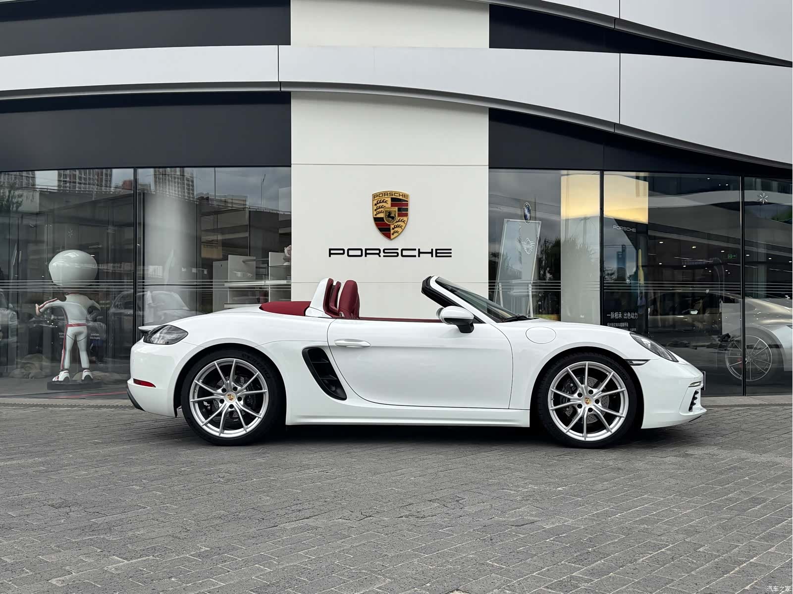 Porsche Boxster, 2023 все фото